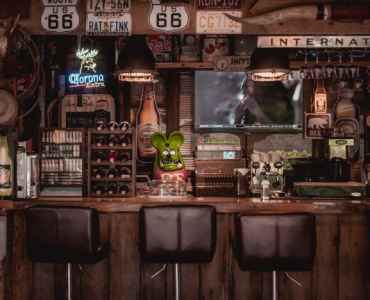 140+ Bar Trivia Quiz Questions with Answers